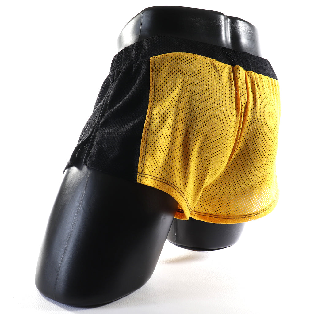 Mini - Short  -  Transparent – Noir - gris - blanc - jaune
Mini short de sport transparent noir avec design contrasté, créé par Omar Enrique Paris – mode masculine, vêtements sportifs et style audacieux.
Keywords: short sport homme, short transparent, mode masculine, Omar Enrique Paris