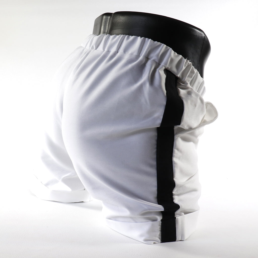 Mini - Short Bermuda -  Sport -Transparent – Noir - gris - blanc
Mini short de sport transparent noir avec design contrasté, créé par Omar Enrique Paris – mode masculine, vêtements sportifs et style audacieux.
Keywords: short sport homme, short transparent, mode masculine, Omar Enrique Paris