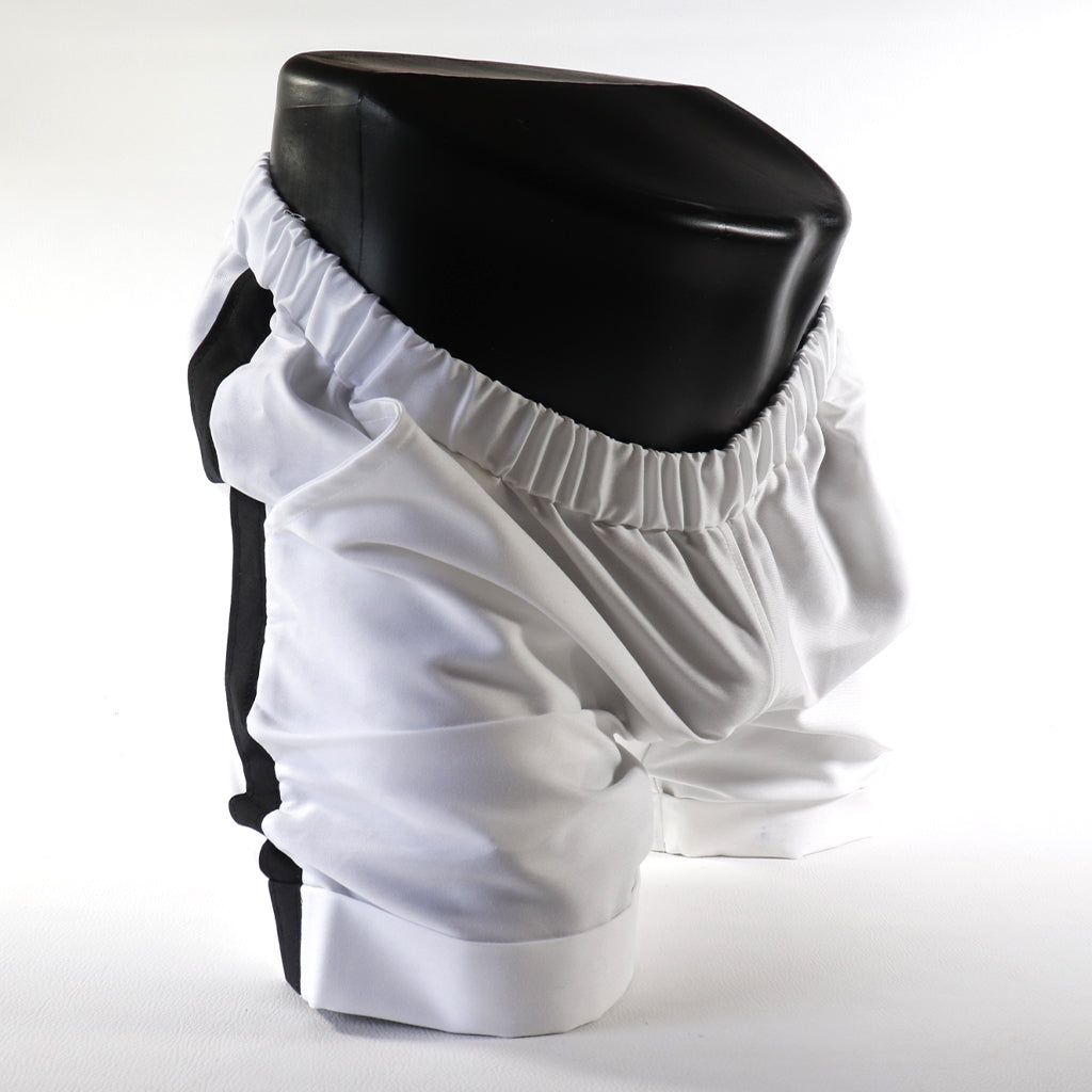 Mini - Short Bermuda -  Sport -Transparent – Noir - gris - blanc
Mini short de sport transparent noir avec design contrasté, créé par Omar Enrique Paris – mode masculine, vêtements sportifs et style audacieux.
Keywords: short sport homme, short transparent, mode masculine, Omar Enrique Paris