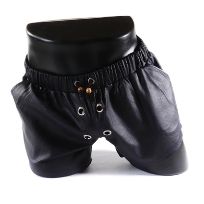 Mini - Short en Simili-Cuir Noir
Mini short en simili-cuir noir avec côtés ouverts, créé par Omar Enrique Paris – mode masculine audacieuse et vêtements sportifs fetish.
Keywords: short simili cuir homme, short fetish, Omar Enrique Paris