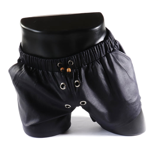 Mini - Short en Simili-Cuir Noir
Mini short en simili-cuir noir avec côtés ouverts, créé par Omar Enrique Paris – mode masculine audacieuse et vêtements sportifs fetish.
Keywords: short simili cuir homme, short fetish, Omar Enrique Paris