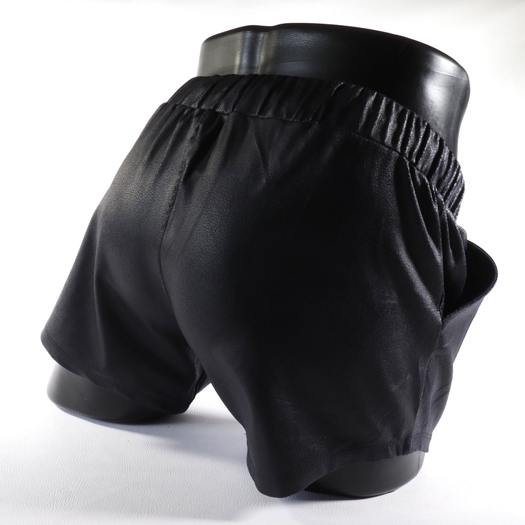 Mini - Short en Simili-Cuir Noir
Mini short en simili-cuir noir avec côtés ouverts, créé par Omar Enrique Paris – mode masculine audacieuse et vêtements sportifs fetish.
Keywords: short simili cuir homme, short fetish, Omar Enrique Paris