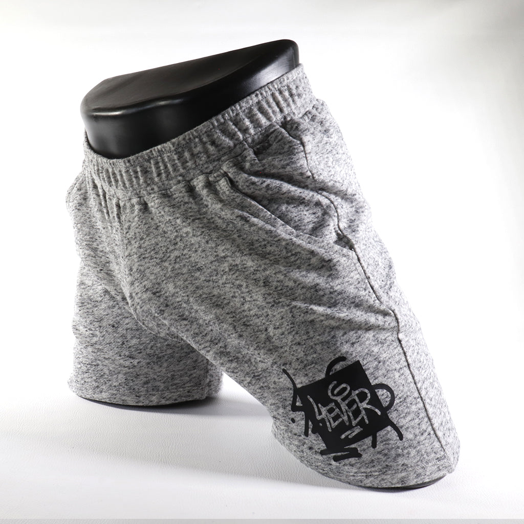 Mini - Short
Mini short en simili-cuir noir avec côtés ouverts, créé par Omar Enrique Paris – mode masculine audacieuse et vêtements sportifs fetish.
short simili cuir homme, short fetish, Omar Enrique Paris