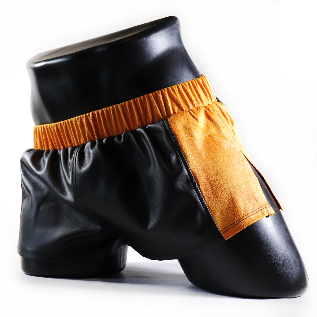 A - MINI - SHORT EN SEMI-CUIR BRILLANT – NOIR ET JAUNE