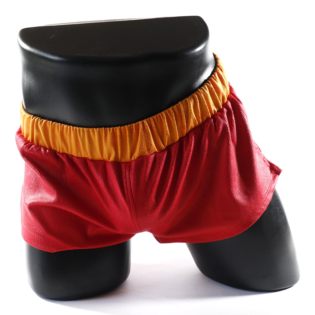 Mini - Short en Simili-Cuir Noir
Mini short en simili-cuir noir avec côtés ouverts, créé par Omar Enrique Paris – mode masculine audacieuse et vêtements sportifs fetish.
Keywords: short simili cuir homme, short fetish, Omar Enrique Paris