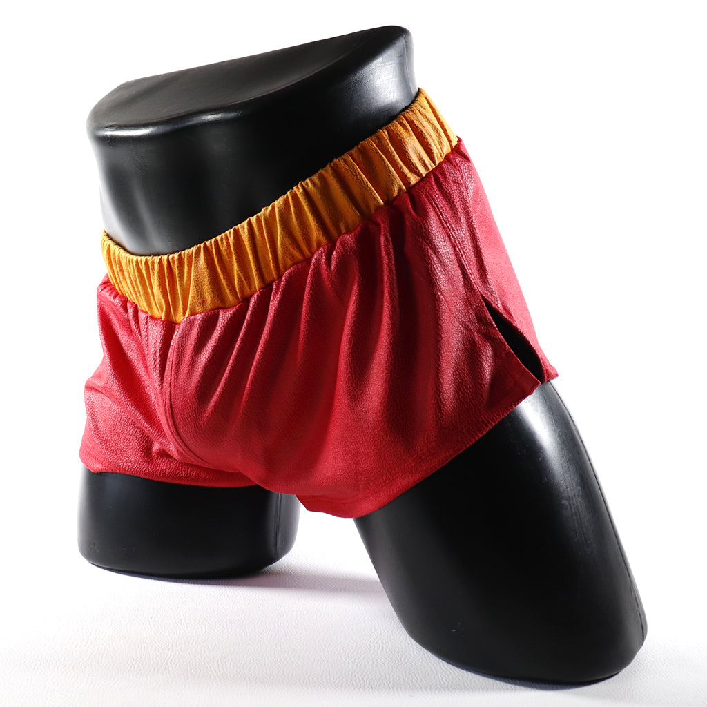 Mini - Short en Simili-Cuir Noir
Mini short en simili-cuir noir avec côtés ouverts, créé par Omar Enrique Paris – mode masculine audacieuse et vêtements sportifs fetish.
Keywords: short simili cuir homme, short fetish, Omar Enrique Paris