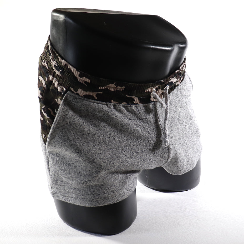 Mini - Short  -  Sport -Transparent – Noir - gris - blanc
Mini short de sport transparent noir avec design contrasté, créé par Omar Enrique Paris – mode masculine, vêtements sportifs et style audacieux.
Keywords: short sport homme, short transparent, mode masculine, Omar Enrique Paris