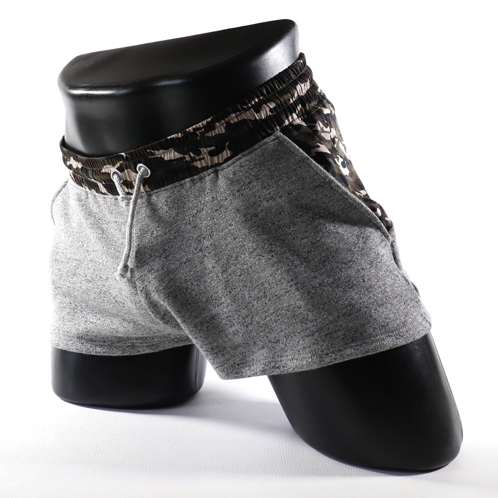 Mini - Short  -  Sport -Transparent – Noir - gris - blanc
Mini short de sport transparent noir avec design contrasté, créé par Omar Enrique Paris – mode masculine, vêtements sportifs et style audacieux.
Keywords: short sport homme, short transparent, mode masculine, Omar Enrique Paris