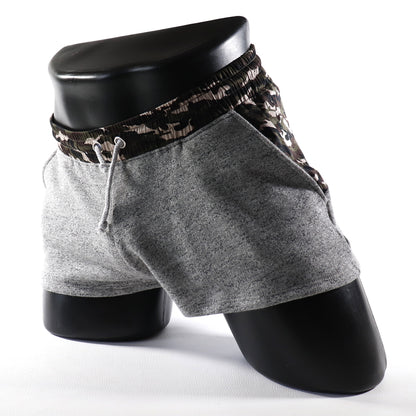 Mini - Short  -  Sport -Transparent – Noir - gris - blanc
Mini short de sport transparent noir avec design contrasté, créé par Omar Enrique Paris – mode masculine, vêtements sportifs et style audacieux.
Keywords: short sport homme, short transparent, mode masculine, Omar Enrique Paris