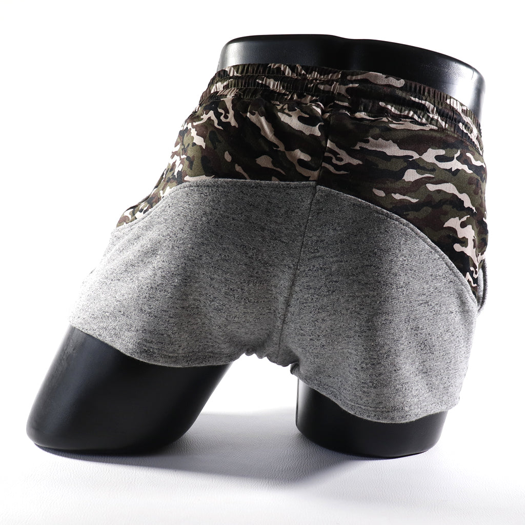 Mini - Short  -  Sport -Transparent – Noir - gris - blanc
Mini short de sport transparent noir avec design contrasté, créé par Omar Enrique Paris – mode masculine, vêtements sportifs et style audacieux.
Keywords: short sport homme, short transparent, mode masculine, Omar Enrique Paris