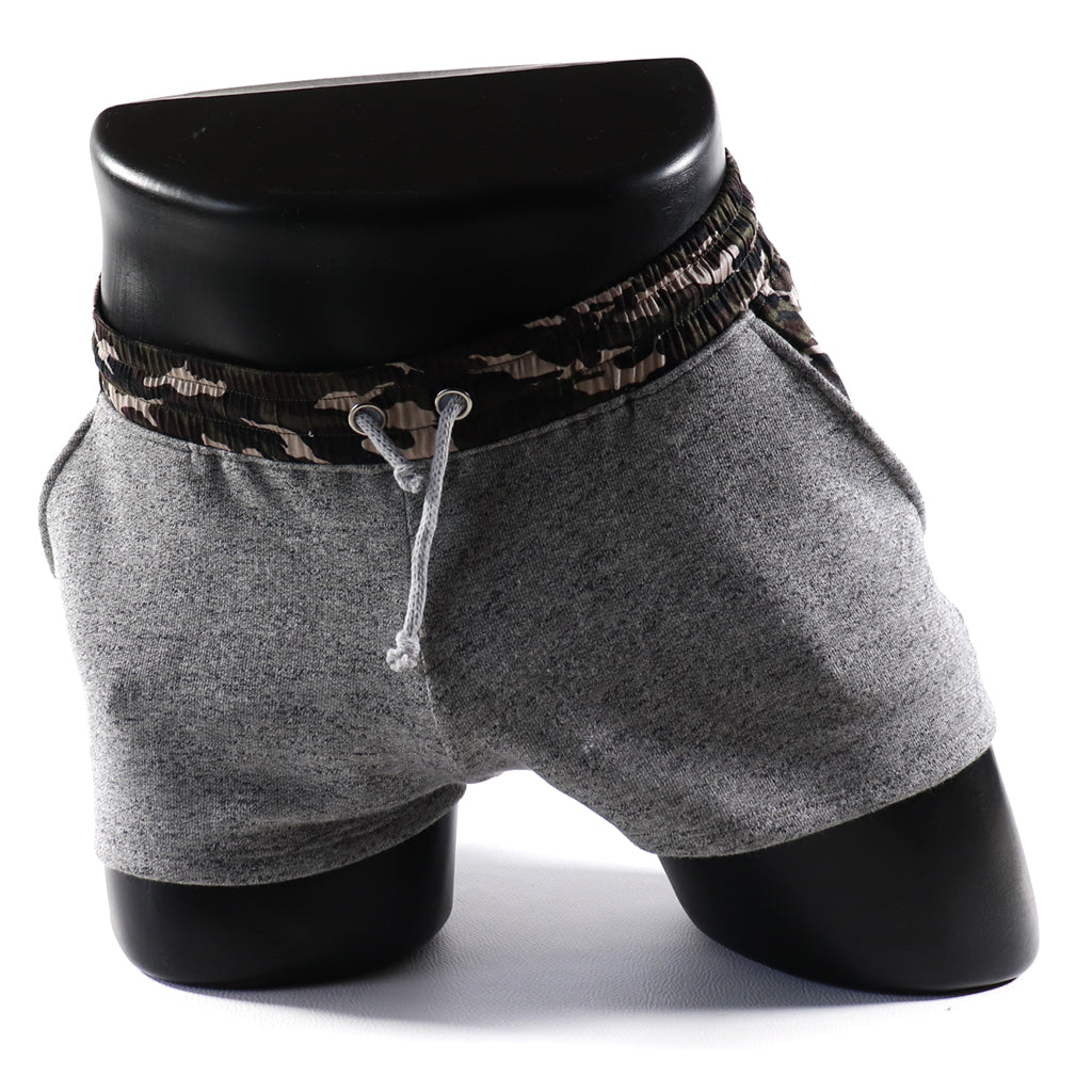 Mini - Short  -  Sport -Transparent – Noir - gris - blanc
Mini short de sport transparent noir avec design contrasté, créé par Omar Enrique Paris – mode masculine, vêtements sportifs et style audacieux.
Keywords: short sport homme, short transparent, mode masculine, Omar Enrique Paris