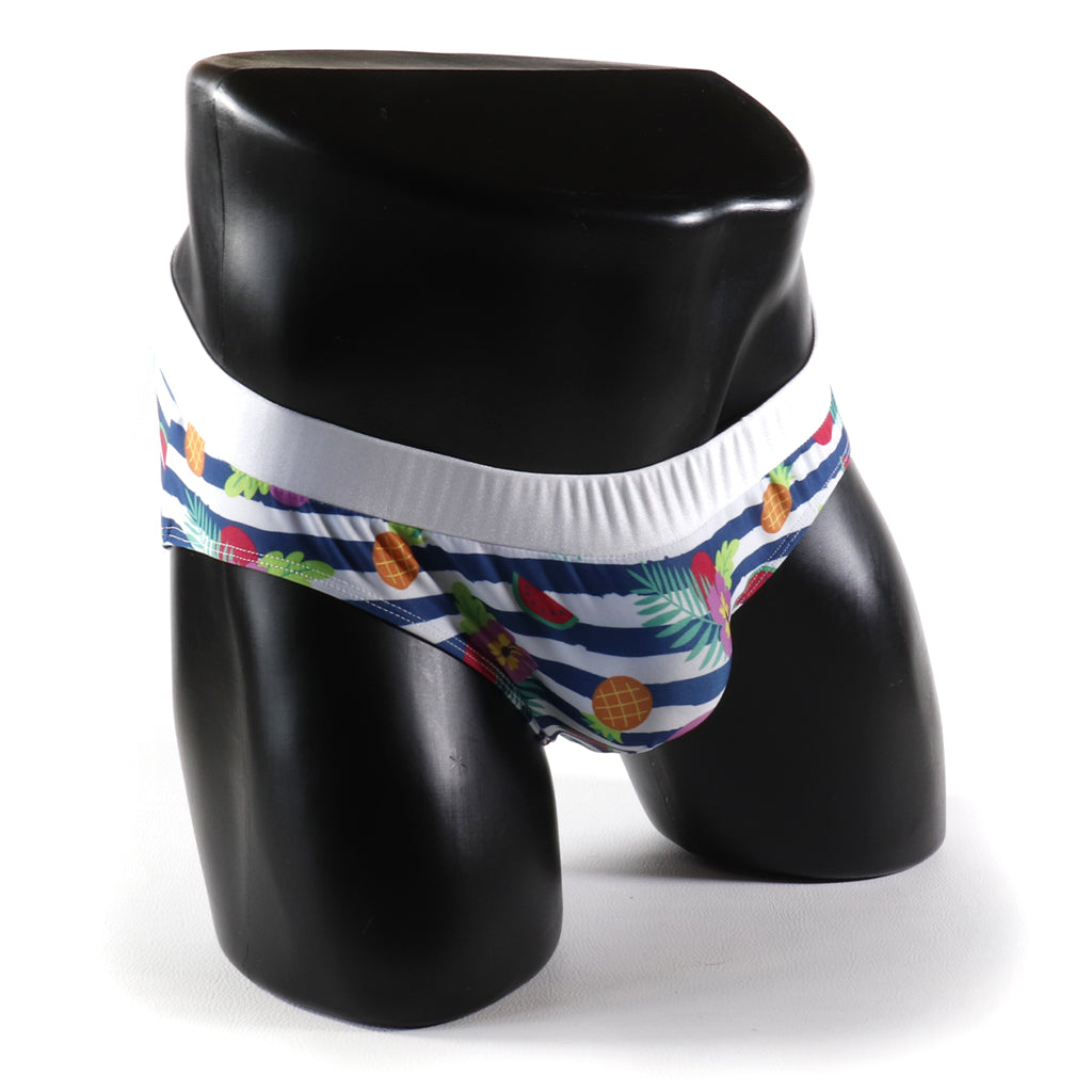 Maillot de Bain Homme – Noir
Maillot de bain homme noir coupe ajustée, créé par Omar Enrique Paris – beachwear masculin et style élégant.
Keywords: maillot de bain homme, swimwear, Omar Enrique Paris