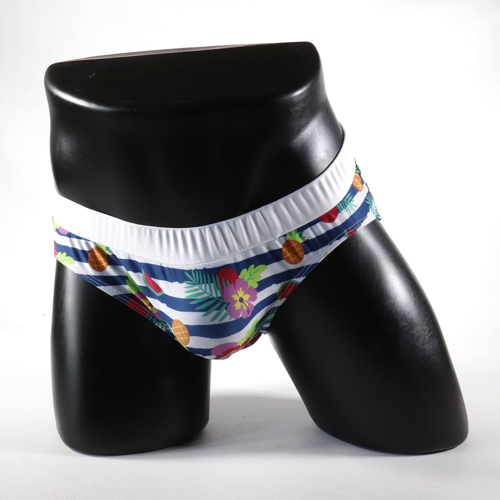 Maillot de Bain Homme – Noir
Maillot de bain homme noir coupe ajustée, créé par Omar Enrique Paris – beachwear masculin et style élégant.
Keywords: maillot de bain homme, swimwear, Omar Enrique Paris