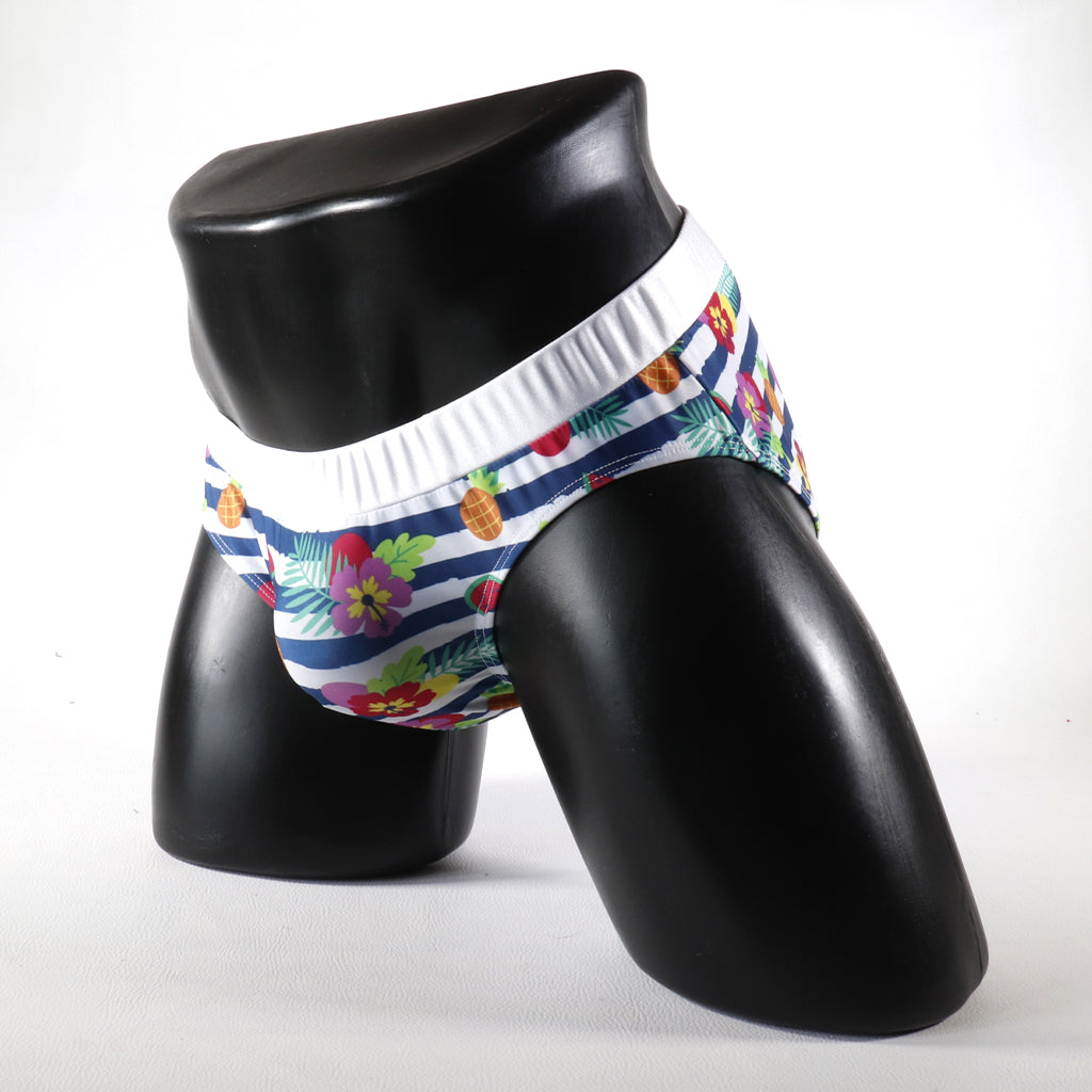 Maillot de Bain Homme – Noir
Maillot de bain homme noir coupe ajustée, créé par Omar Enrique Paris – beachwear masculin et style élégant.
Keywords: maillot de bain homme, swimwear, Omar Enrique Paris