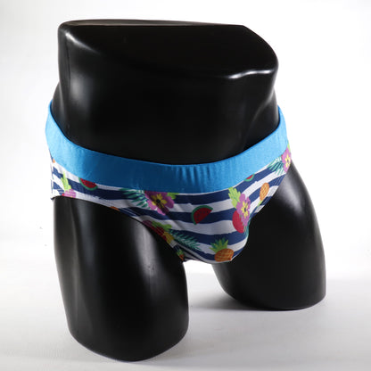 Maillot de Bain Homme – Noir
Maillot de bain homme noir coupe ajustée, créé par Omar Enrique Paris – beachwear masculin et style élégant.
Keywords: maillot de bain homme, swimwear, Omar Enrique Paris